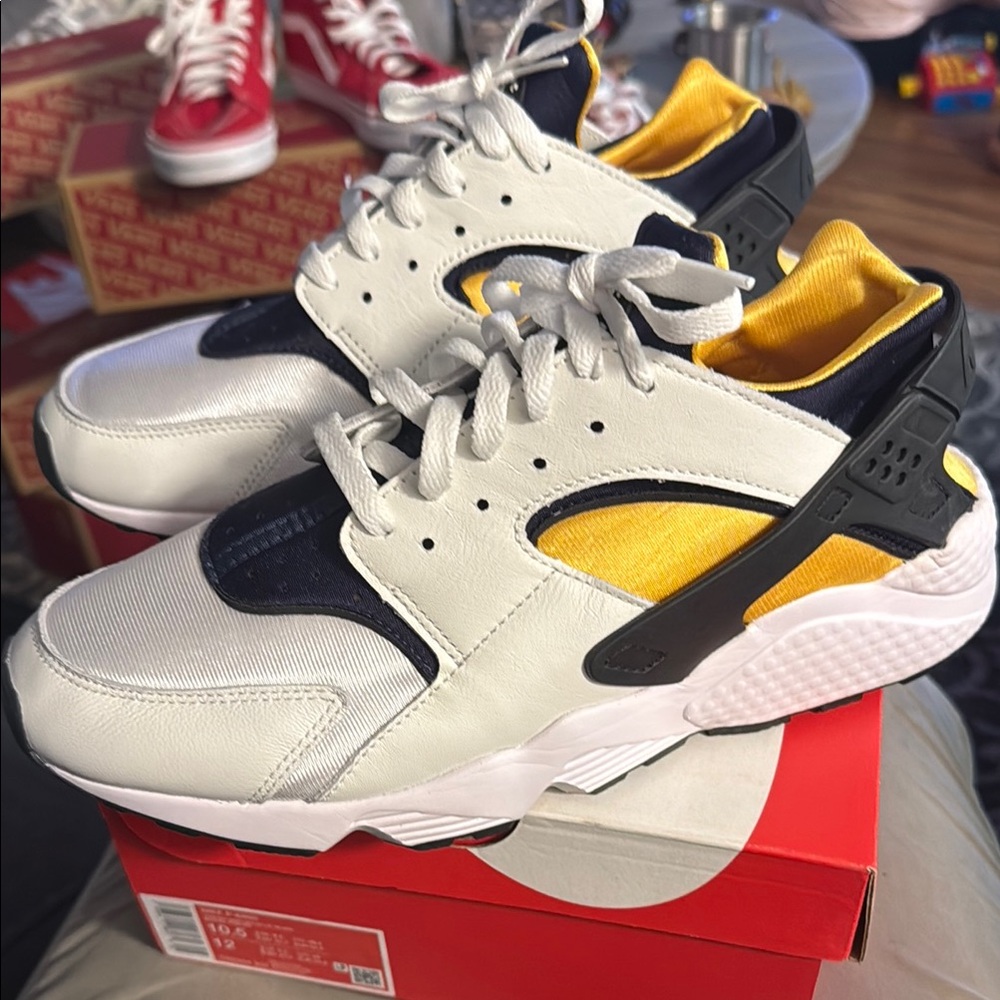 Nike White and Gold Sneakers